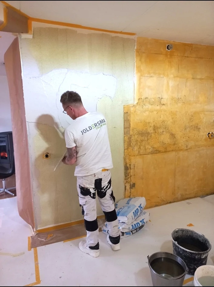 Vakman van Joldersma aan het werk